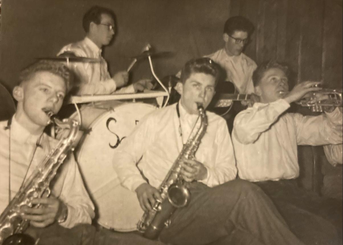 Størhus band: Fra venstre Asbjørn Løvold, Pål Jørgensen, Jakob Hildrum,  Nils Sitter og Harald Hildrum. Jon var kanskje fotograf?